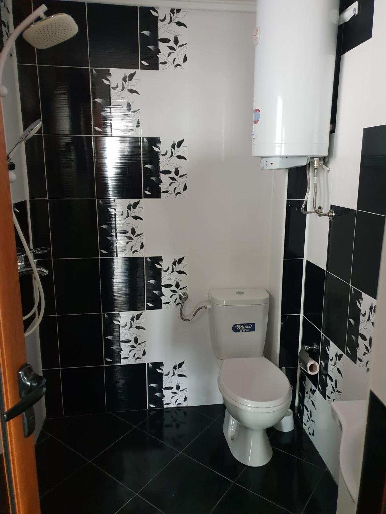 Black And White Apartment Карлово Экстерьер фото