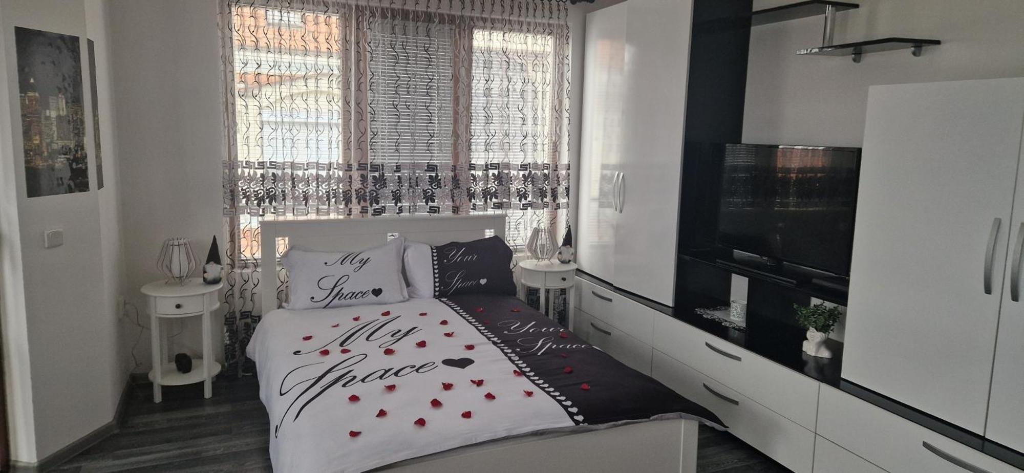 Black And White Apartment Карлово Экстерьер фото