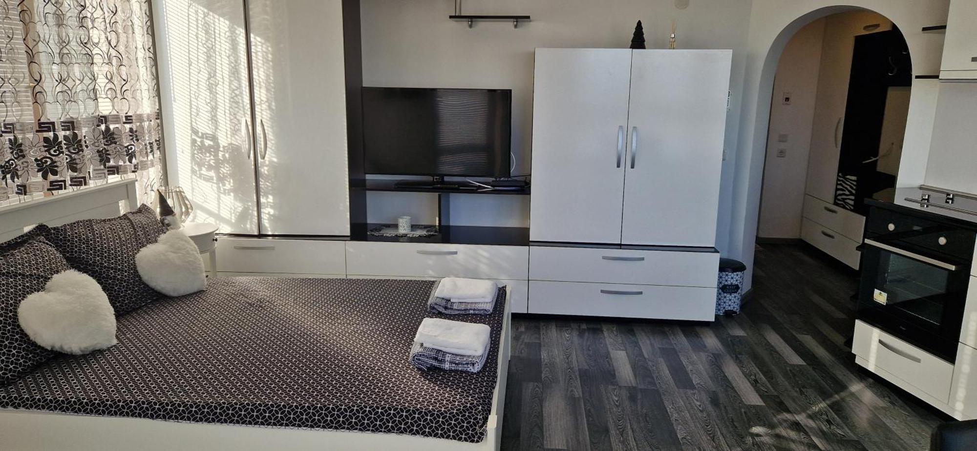 Black And White Apartment Карлово Экстерьер фото